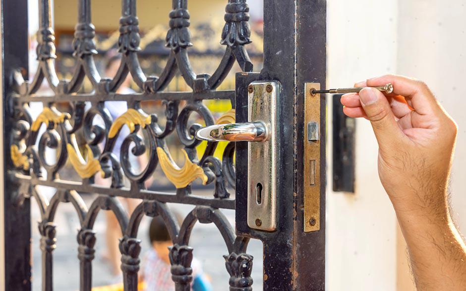 ouverture de porte claquée serrurier Milly-la-Forêt